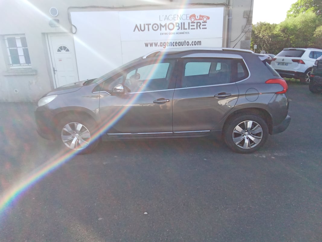 Peugeot 2008 1.2 E-THP 110 Allure Business — 2