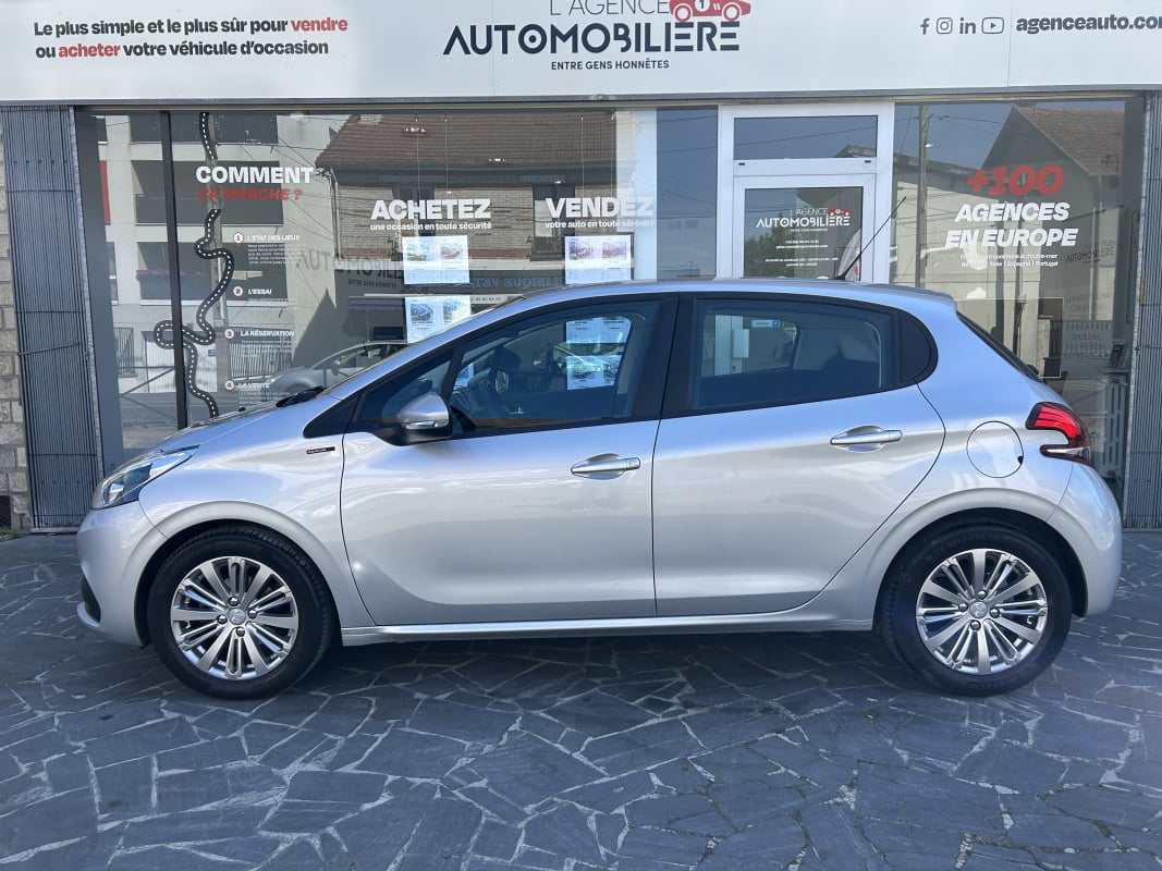 Peugeot 208 SIGNATURE 1.2 82CH - DISTRIBUTION REMPLACÉE - CARPLAY — 2