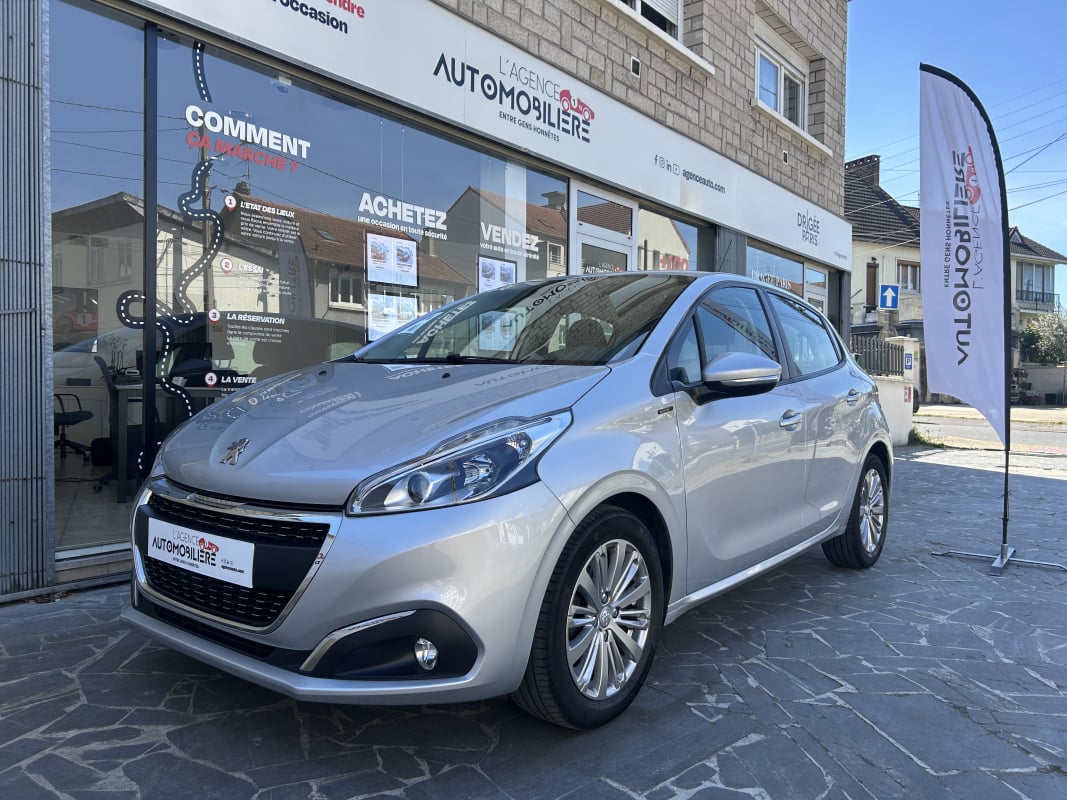Peugeot 208 SIGNATURE 1.2 82CH - DISTRIBUTION REMPLACÉE - CARPLAY