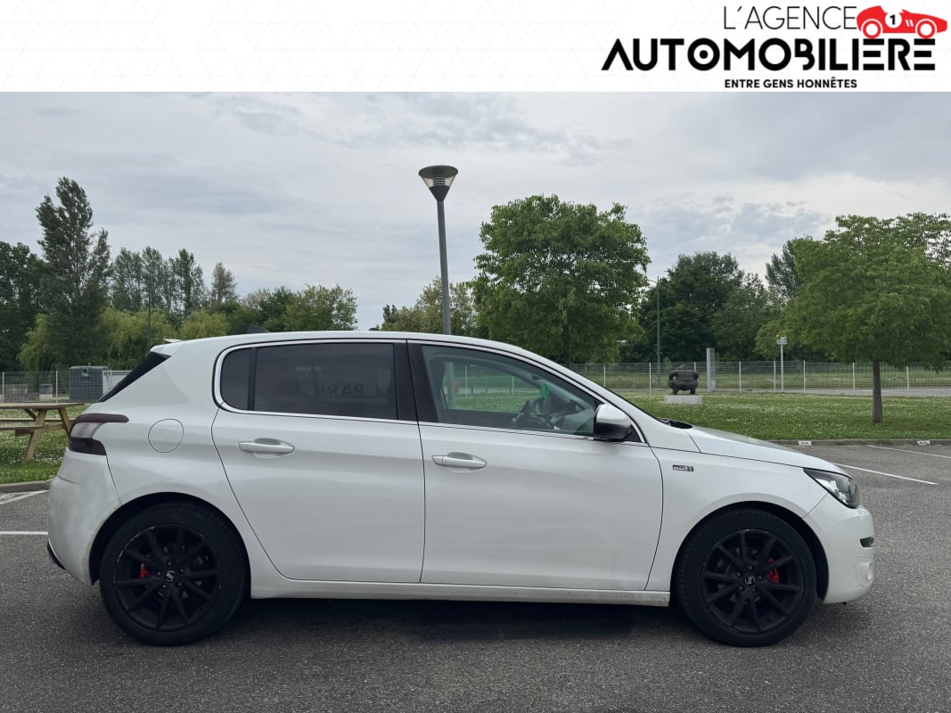 Peugeot 308 GT Line 1.2 110 CV - Courroie de distribution faite - — 2