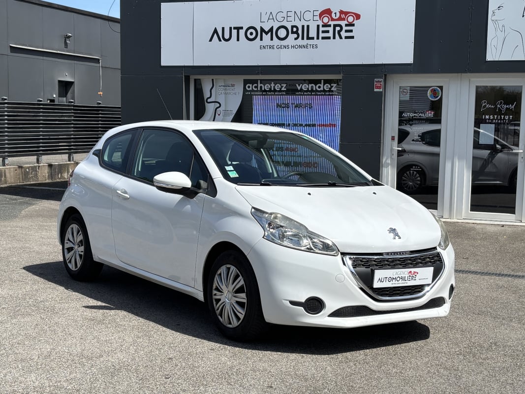 Peugeot 208 1.2 PureTech 82 ch Active 3P - 1ère MAIN - KIT DISTRIBUTION NEUF- — 1