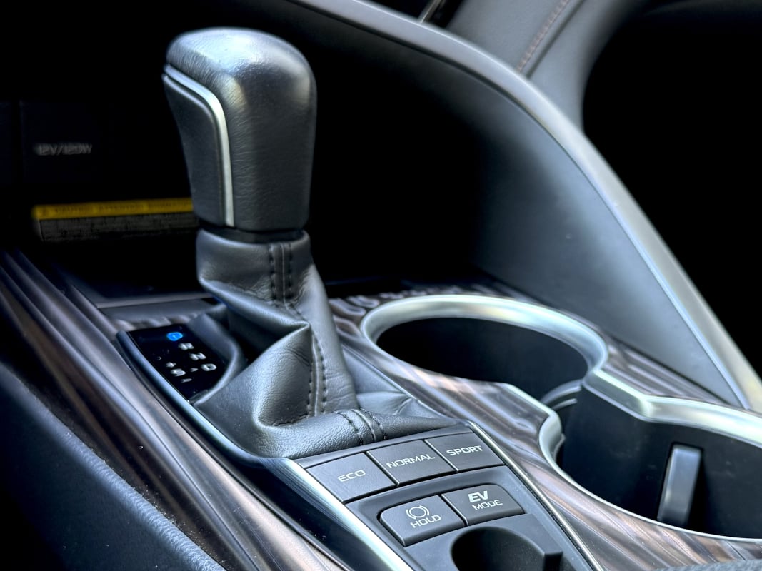 Toyota Camry 2.5 VVT-i 218ch Hybrid Lounge e-CVT — 17
