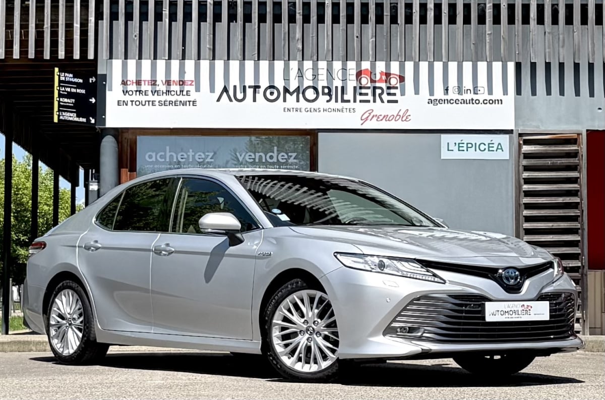 Toyota Camry 2.5 VVT-i 218ch Hybrid Lounge e-CVT — 2