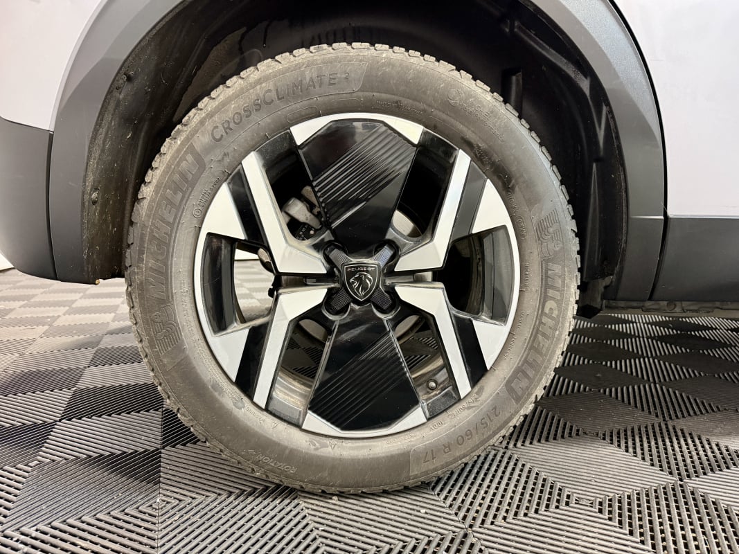 Peugeot 2008 II (2) 1.2 HYBRID 136 ALLURE E-DCS6 — 24