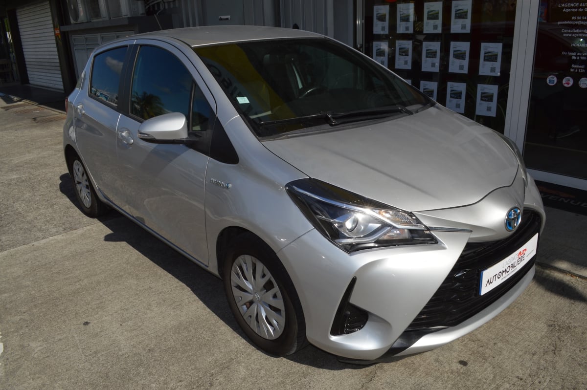 Toyota Yaris HYBRID 100H BUSINESS — 2