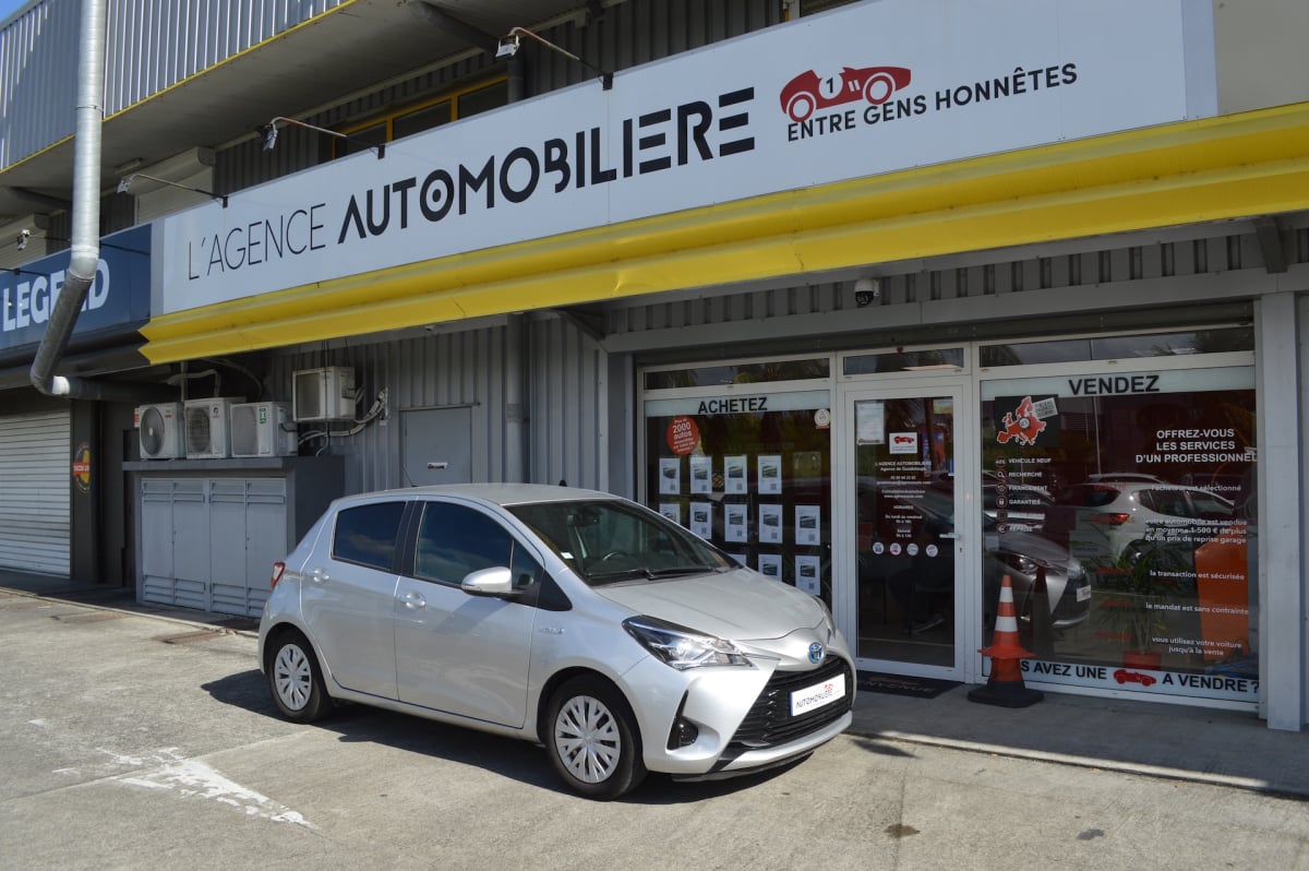 Toyota Yaris HYBRID 100H BUSINESS — 1