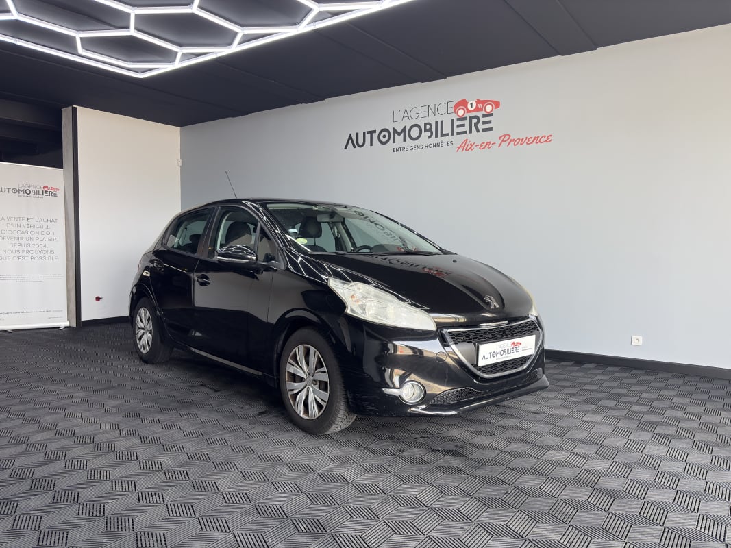 Peugeot 208 1.4 HDi 68 CV - DISTRIB NEUVE - GARANTIE 6 MOIS — 1