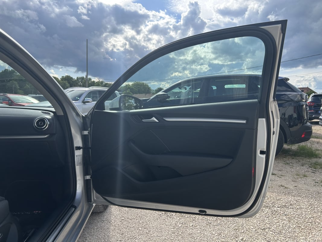 Audi A3 2.0 TDI S-TRONIC - 150cv AMBITION — 28