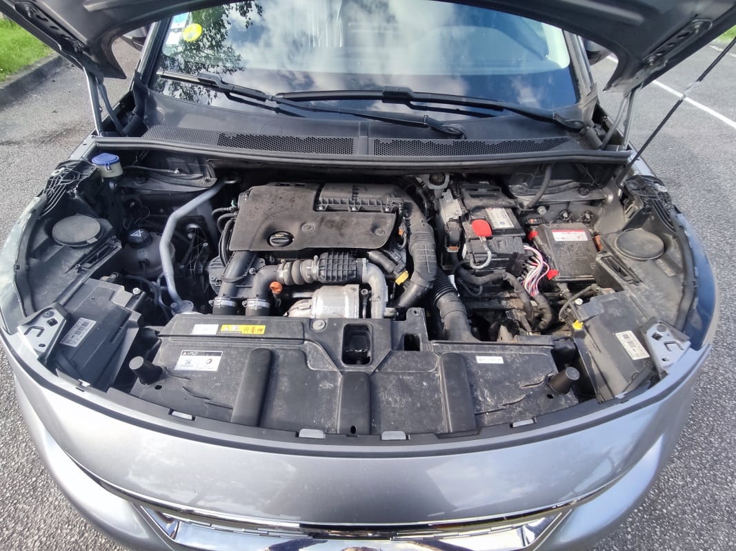 Peugeot 5008 Allure Business•7 place •Caméra 360 — 40