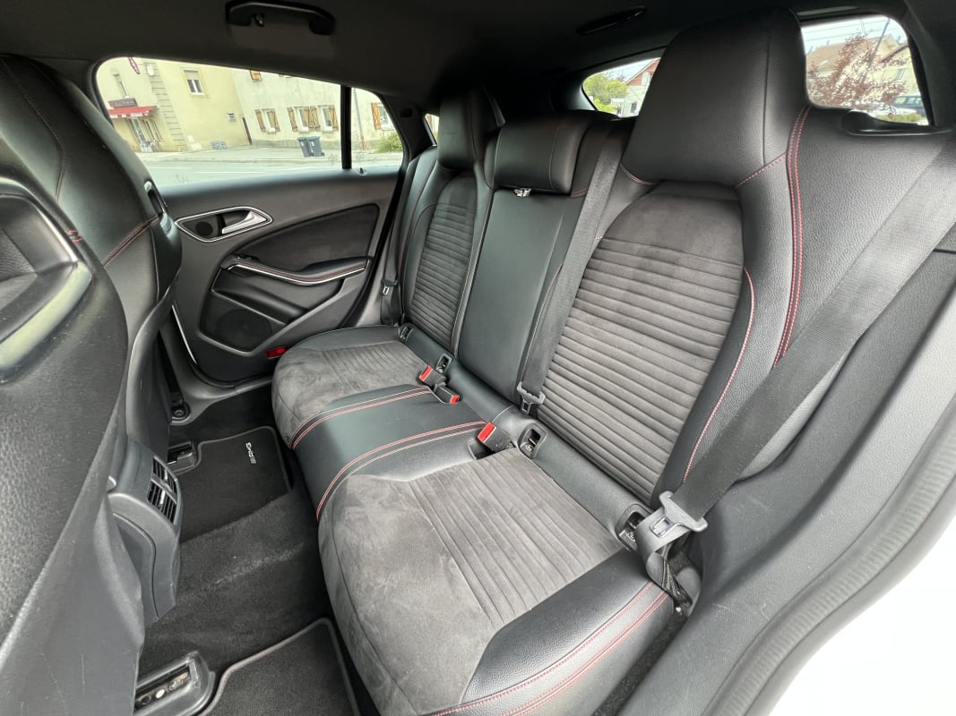 Mercedes-Benz Classe CLA Shooting Brake 220d 177ch AMG — 40