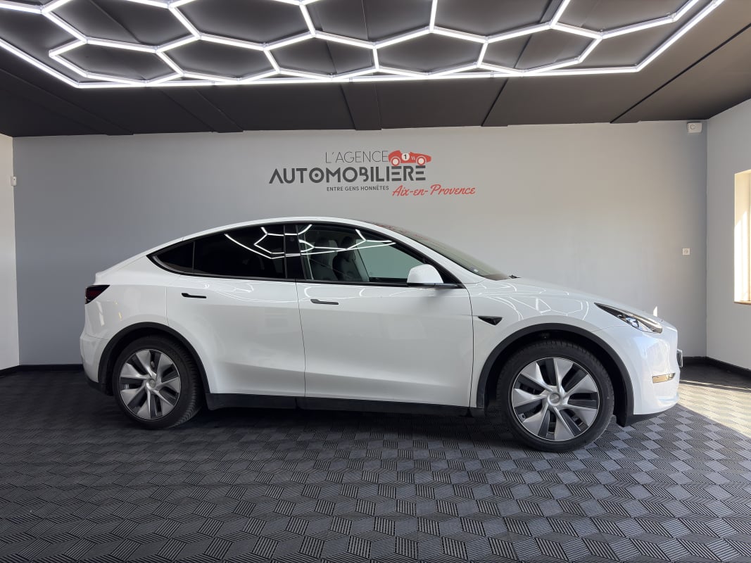Tesla Model Y STANDARD RANGE RWD 299 Ch — 2