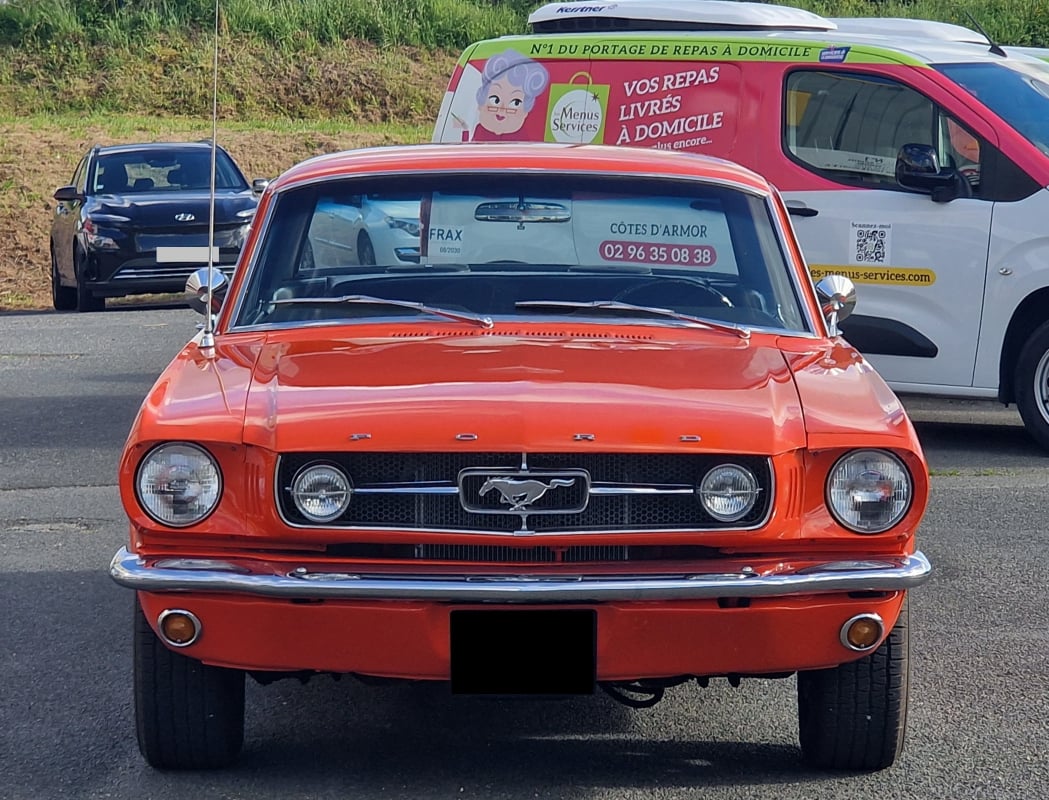 Ford Mustang 4.7L 289 cid V8 superbe état, nombreuses restaurations — 2