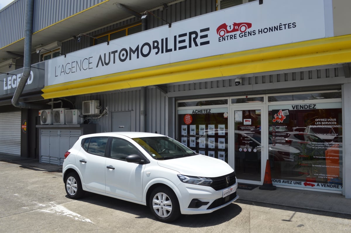 Dacia Sandero 1.0 TCE 90 ESSENTIA — 1