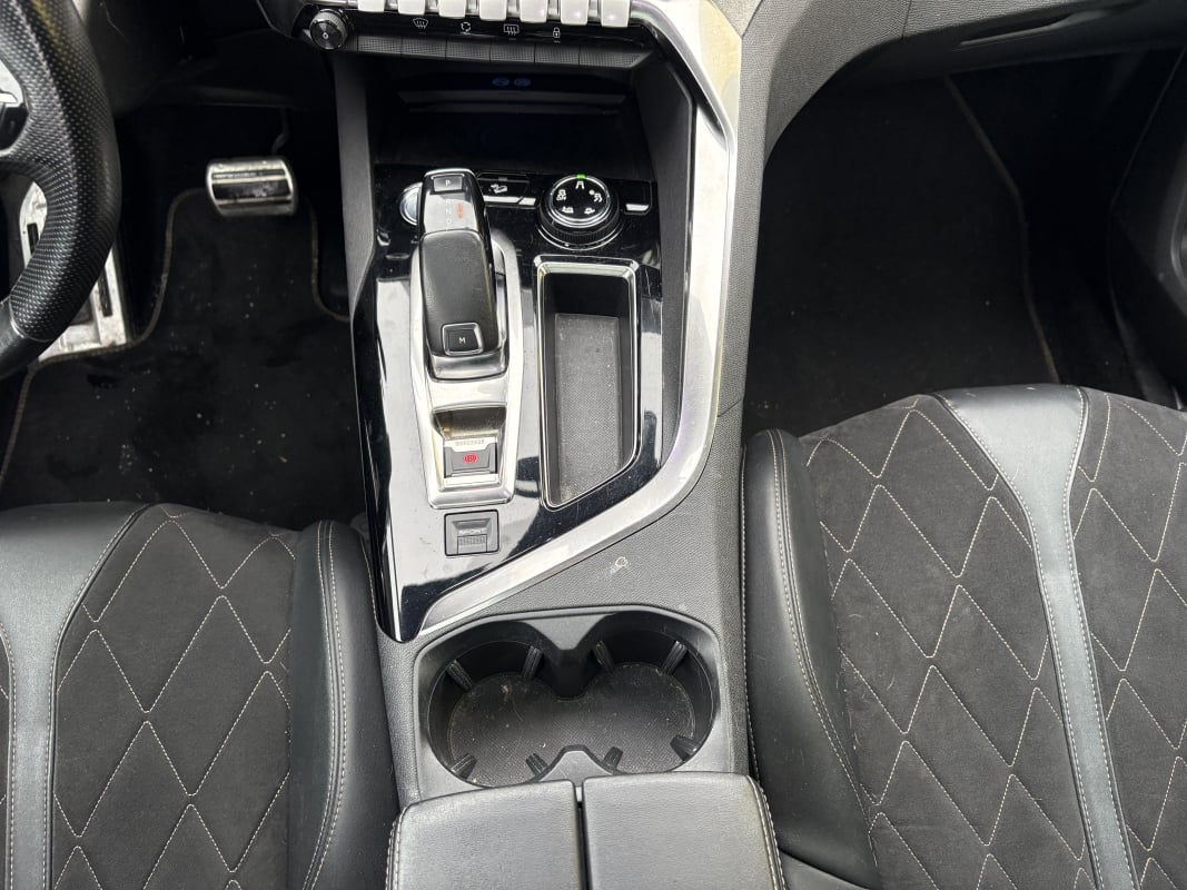 Peugeot 5008 2.0 Blue HDI 180ch S&S GT — 19