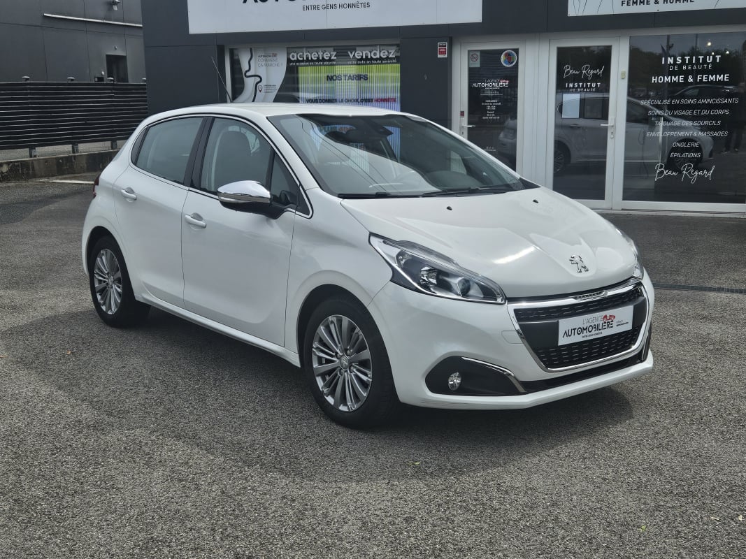 Peugeot 208 1.2 PURETECH 110 ALLURE ( Car Play, Android Auto..) — 2