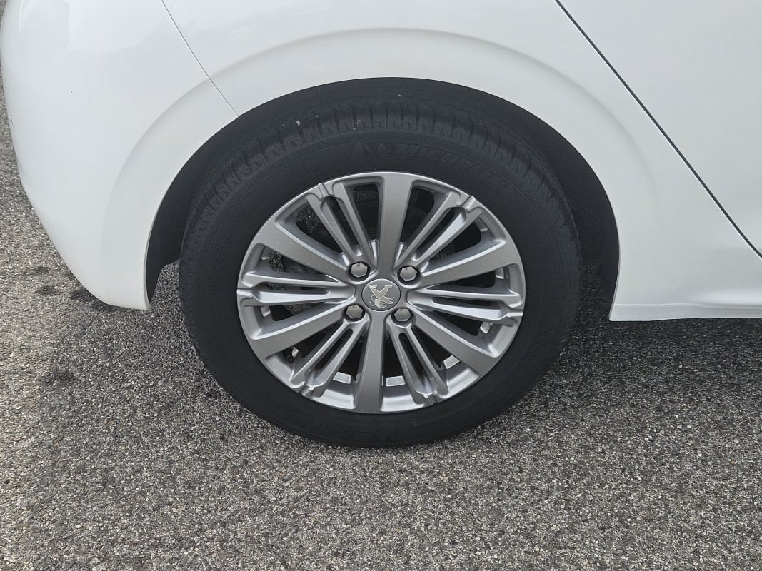 Peugeot 208 1.2 PURETECH 110 ALLURE ( Car Play, Android Auto..) — 20