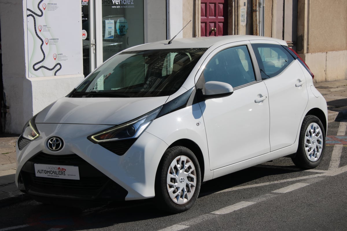 Toyota Aygo 1.0 70 X-PLAY ( Caméra de recul, CarPlay, Moteur à chaîne ... ) — 1