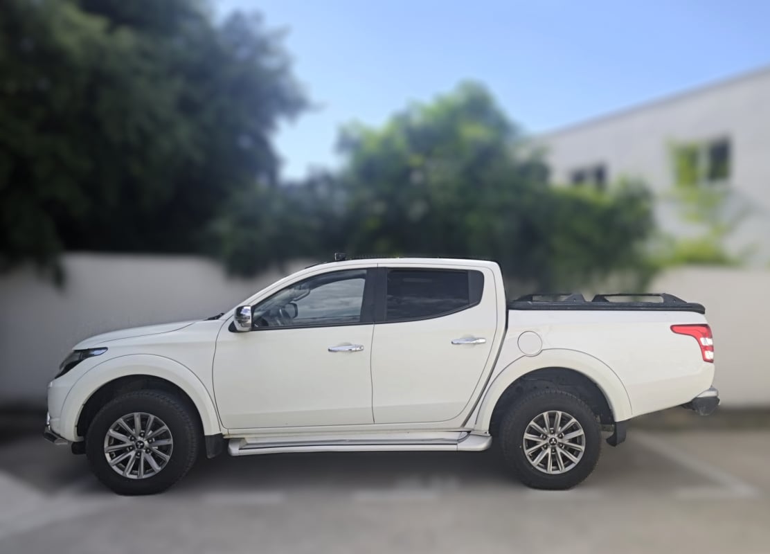 Mitsubishi L200 Mitsubishi L200 Intense 2.4 DI-D 181 4WD Double Cab – 109 000 km – Garantie 6 mois NATIONALE — 2