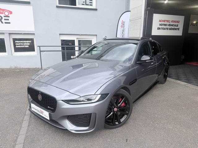 Jaguar XE XE D200 MHEV 204 R-Dynamic Black GPS - Toit Ouvrant - Carplay - Caméra de recul — 1