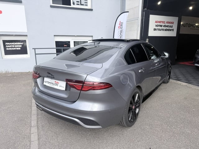Jaguar XE XE D200 MHEV 204 R-Dynamic Black GPS - Toit Ouvrant - Carplay - Caméra de recul — 2