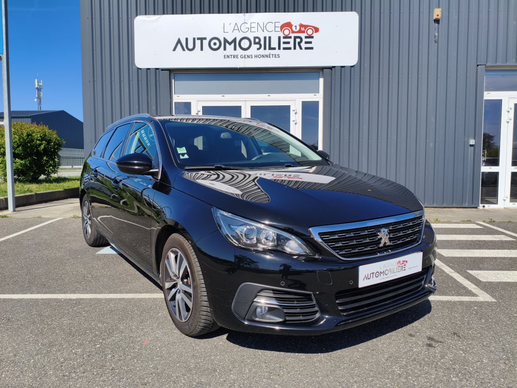 Peugeot 308 II 1.2L 130CH ALLURE — 1