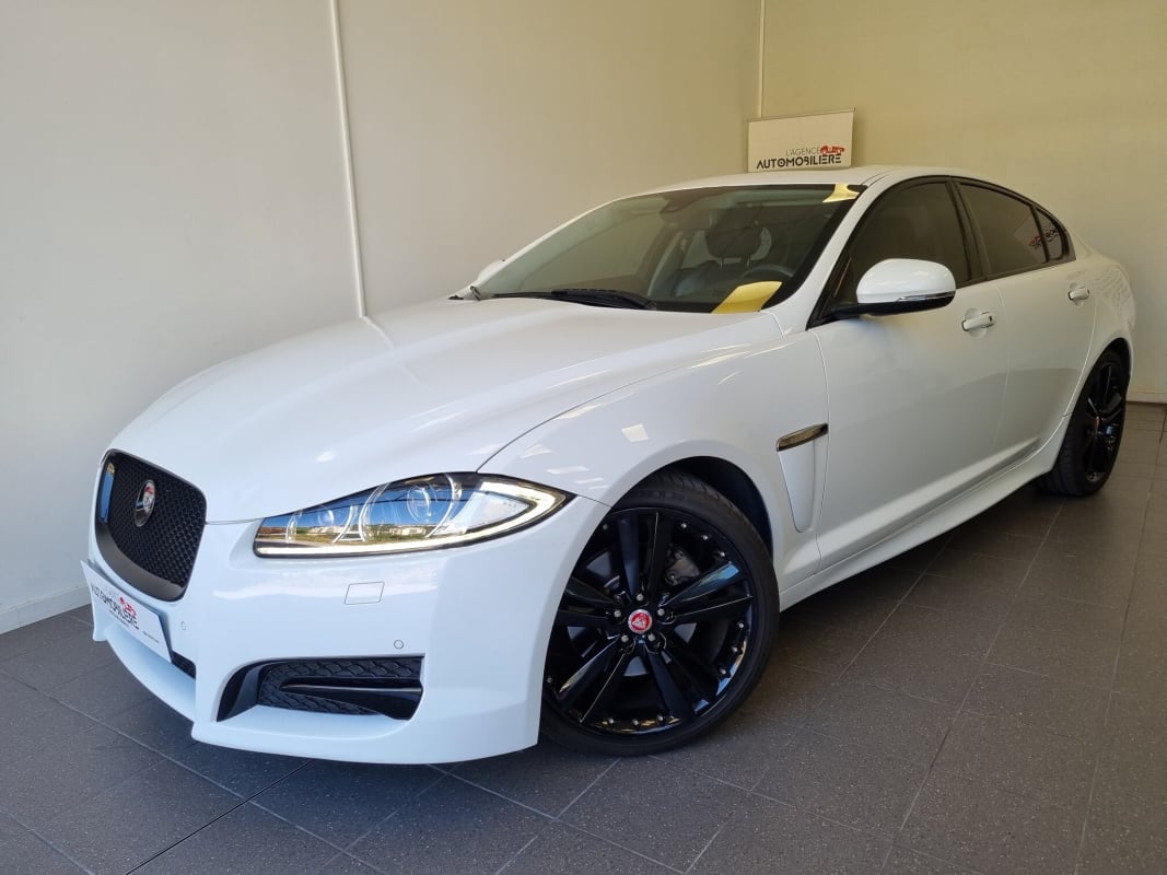 Jaguar XF (X250) Berline Phase 2 3.0 D 24V 240 cv BA - TOIT OUVRANT