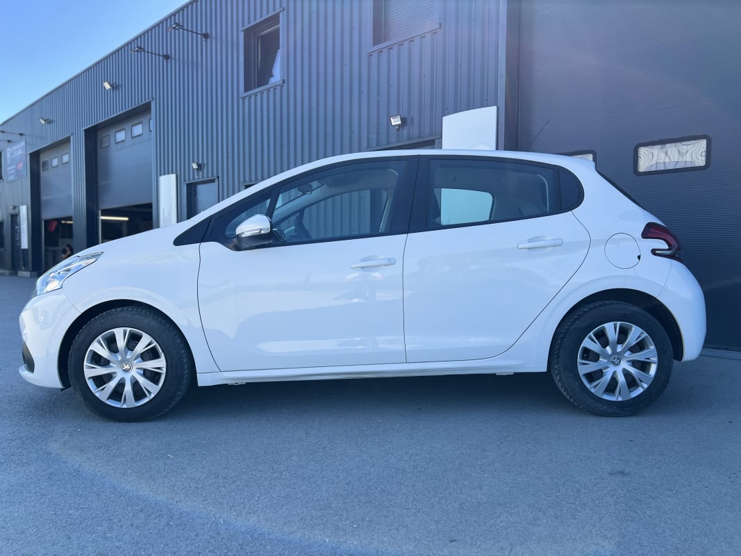 Peugeot 208 1.5 BlueHDi 100 CV Business 2 Places CarPlay Radar AR GPS Regulateur — 24