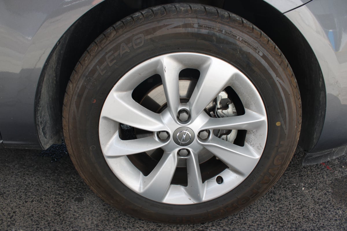 Opel Corsa GRAPHITE 3P 1.4 90Ch ( Radar Av-Arr, Clim, Roue de secours... ) — 23