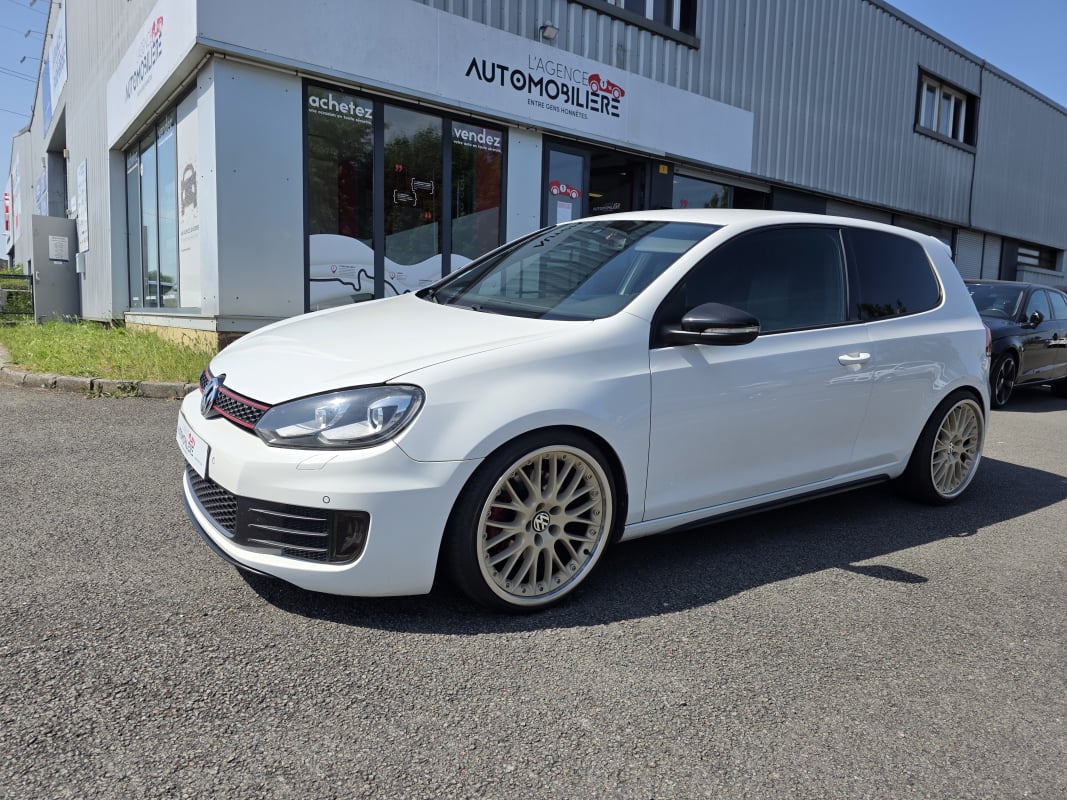 Volkswagen Golf VI 6 GTI 2L TSI 211CH 3 PORTES — 1