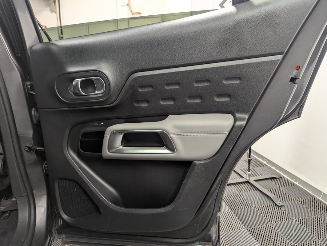 Citroen C5 Aircross 1.6 HYBRID 225 SHINE E-EAT8 — 36