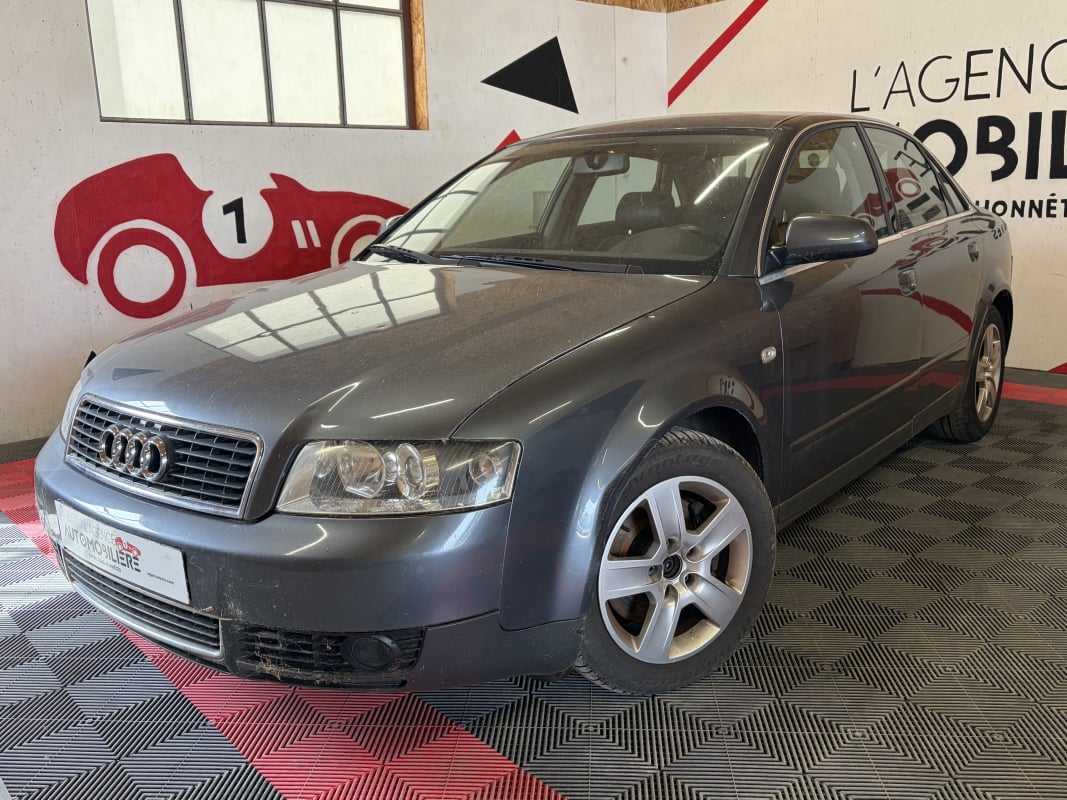 Audi A4 2.5 TDi V6 155cv *** voiture gagee vendu à l'export ou marchand****