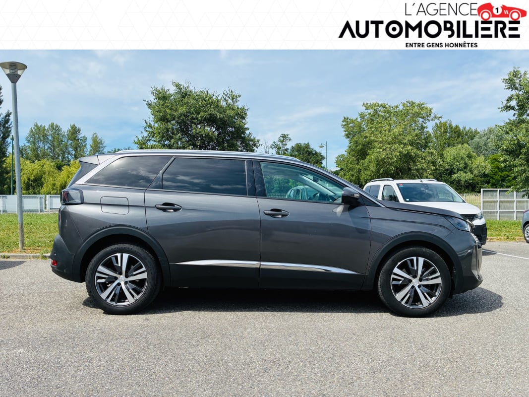 Peugeot 5008 1.5 BLUEHDI ALLURE 130cv - 7 places - Attelage — 2
