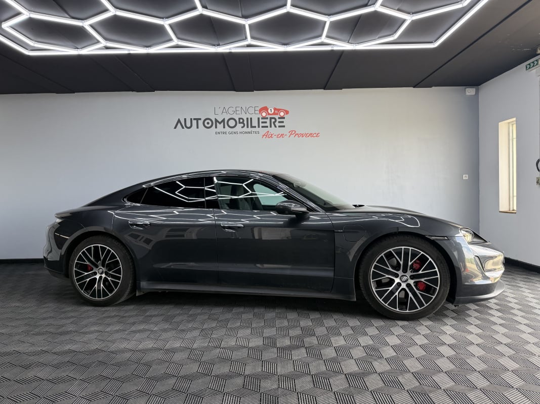 Porsche Taycan 4S BATTERIE PERFORMANCE PLUS 571 Ch - GRIS VOLCANO - PACK CHRONO - SUIVI COMPLET PORSCHE — 2