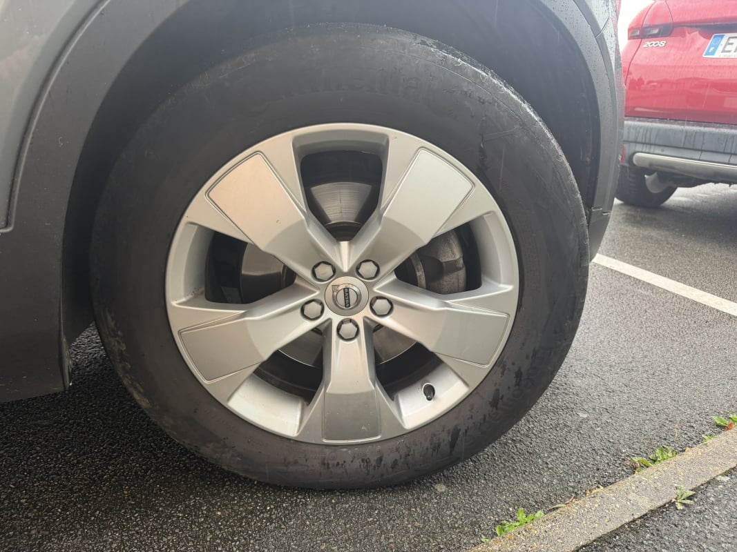Volvo XC40 D4 AWD ADBLUE 190 MOMENTUM GEARTRONIC 8 — 36