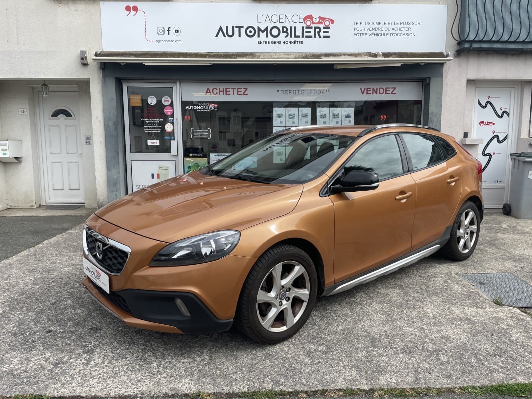 Volvo V40 II Cross Country D2 1.6 TDi 115 cv - Momentum - 2ème main — 1