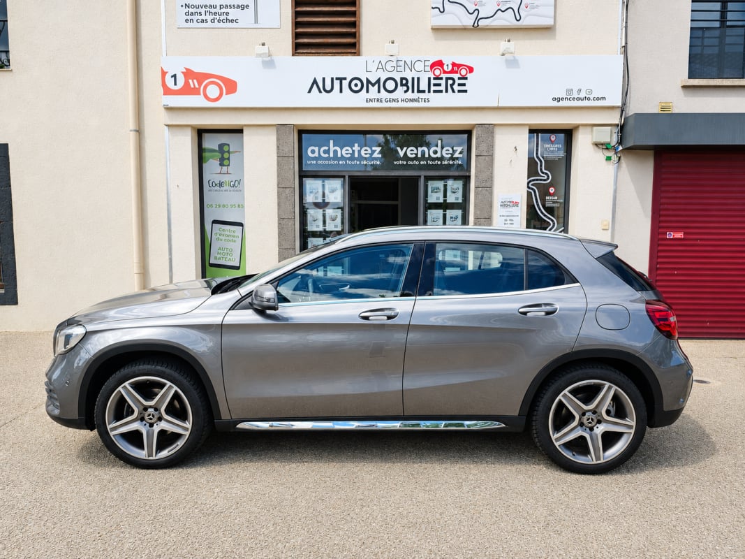 Mercedes-Benz Classe GLA 220d Fascination 170cv - Toit ouvrant - Caméra - Hayon éléctrique - — 2