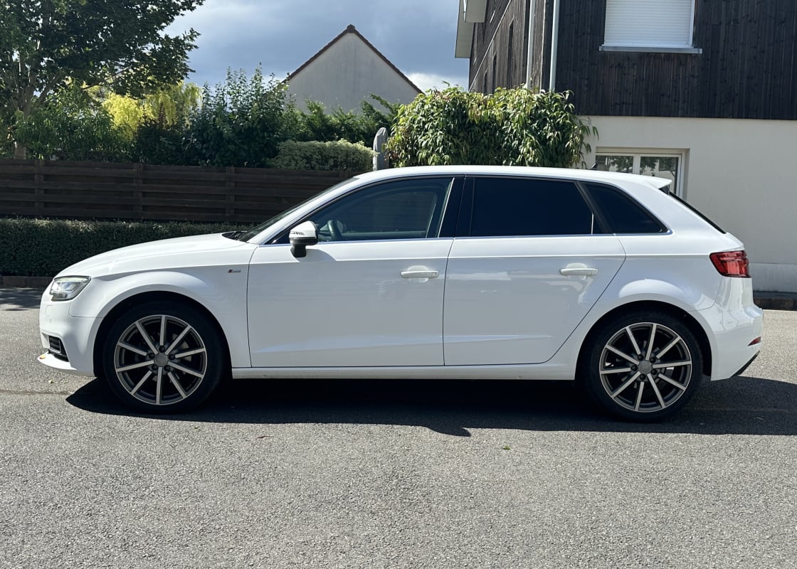 Audi A3 Sportback III (2) SPORTBACK 30 TDI 116 CH DESIGN LUXE S TRONIC 7 — 2