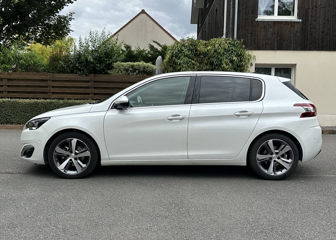 Peugeot 308 II 1.2 PURETECH S&S 130 CH FELINE EAT6 — 2