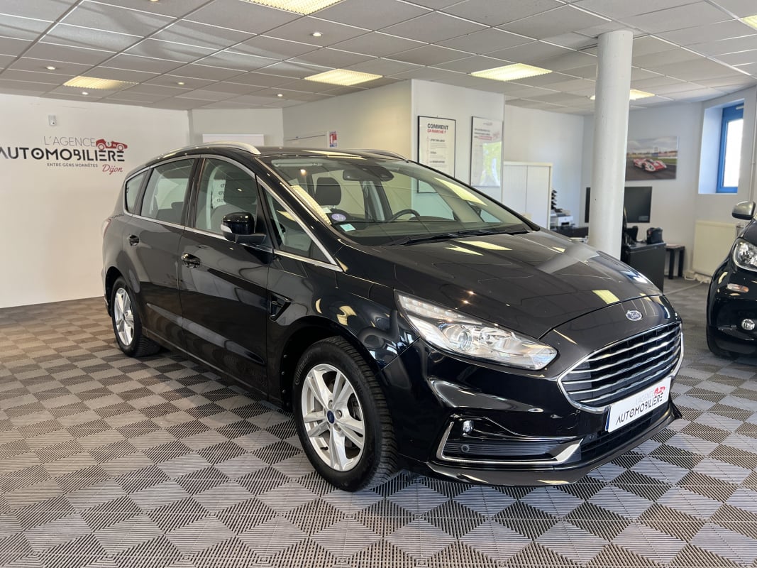 Ford S-Max II 2.5 Ti-VCT 190CV Hybrid Titanium 5 places Sièges et volant chauffants CarPlay Attelage — 2