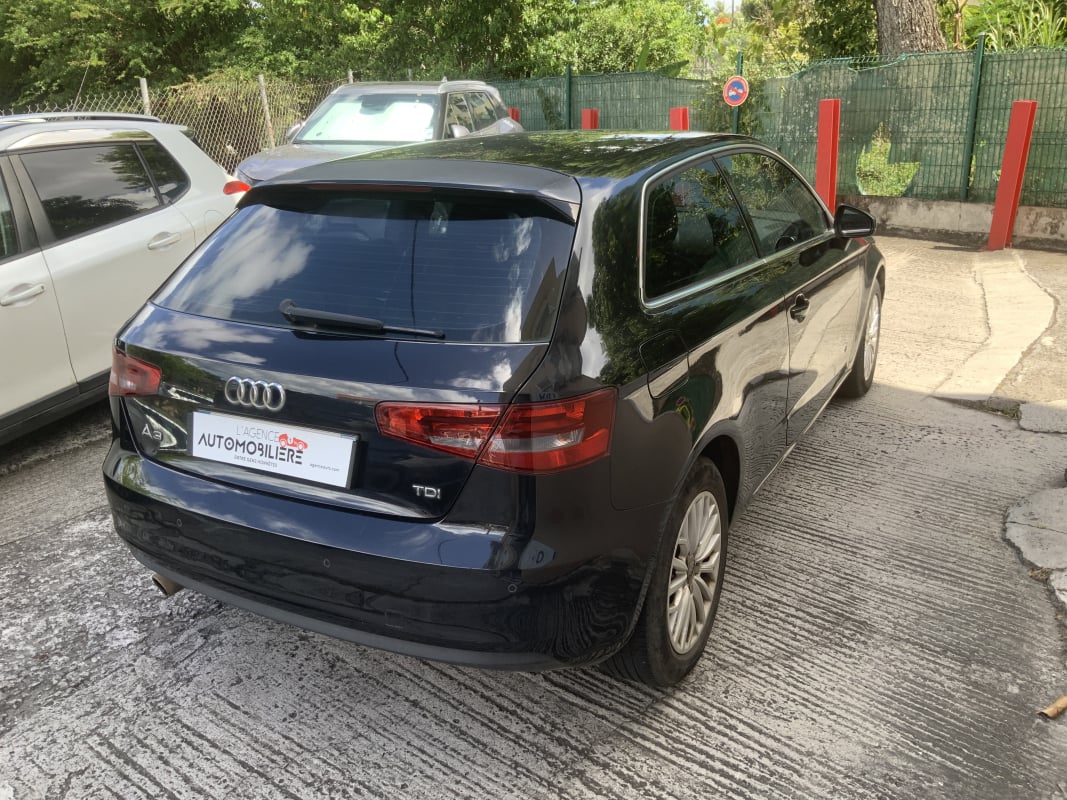 Audi A3 1.6 TDI 105 AMBIENTE — 10