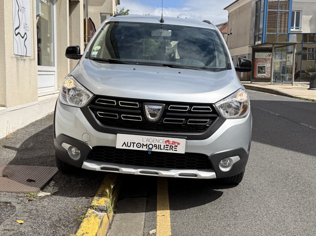 Dacia Lodgy DACIA LODGY Blue dCi 115 7 places Stepway+Options+Suivi Complet — 2