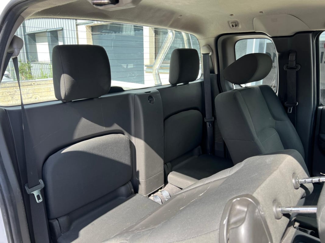 Nissan Navara 2.5 DCI 144ch 4 portes (TARIF TTC - TVA RECUPERABLE) — 25