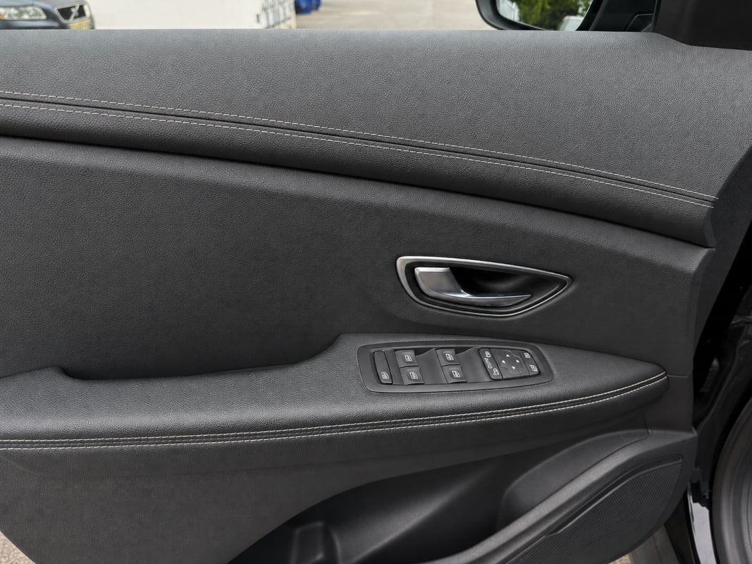 Renault Grand Scenic 1.7L BLUEDCI 120CH INTENS EDC BVA - 7 PLACES — 22