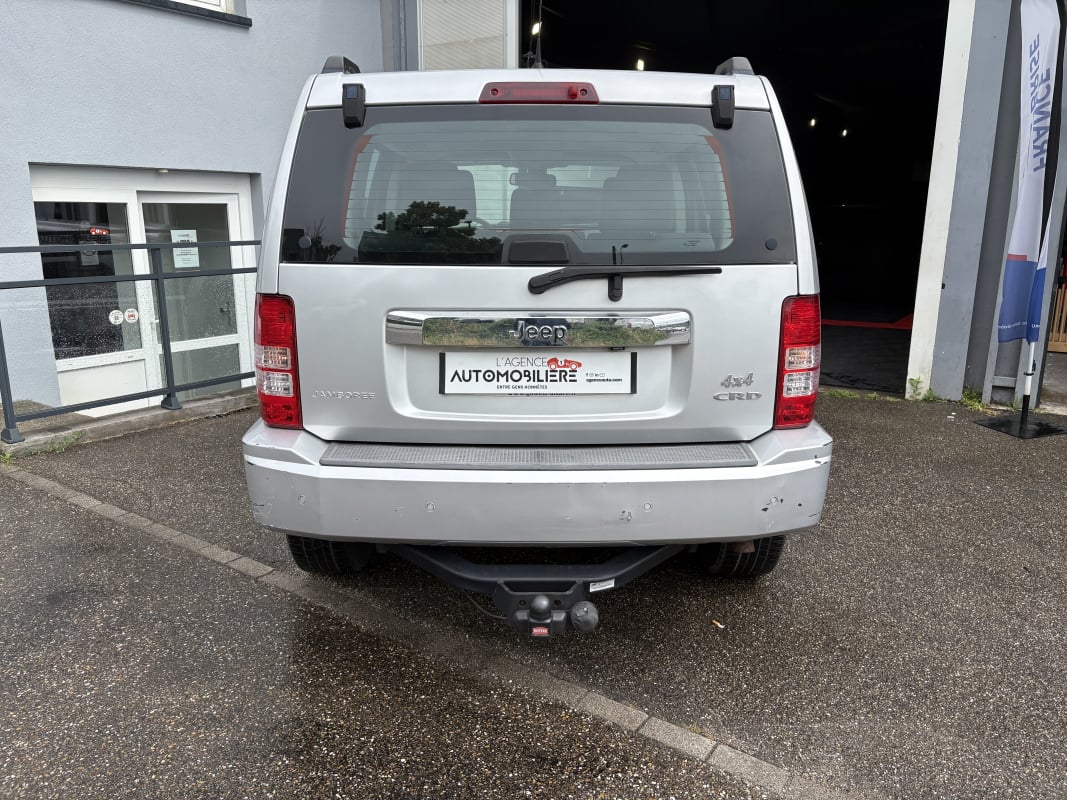 Jeep Cherokee 2.8 CRD 177 Jamboree Climatisation automatique - Siège conducteur électrique - Attelage — 31