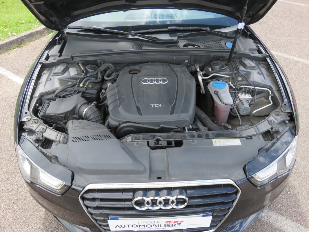 Audi A5 Cabriolet 2.0 TDI 177ch S line / Historique d'entretien limpide / Distribution faite / Origine France. — 31