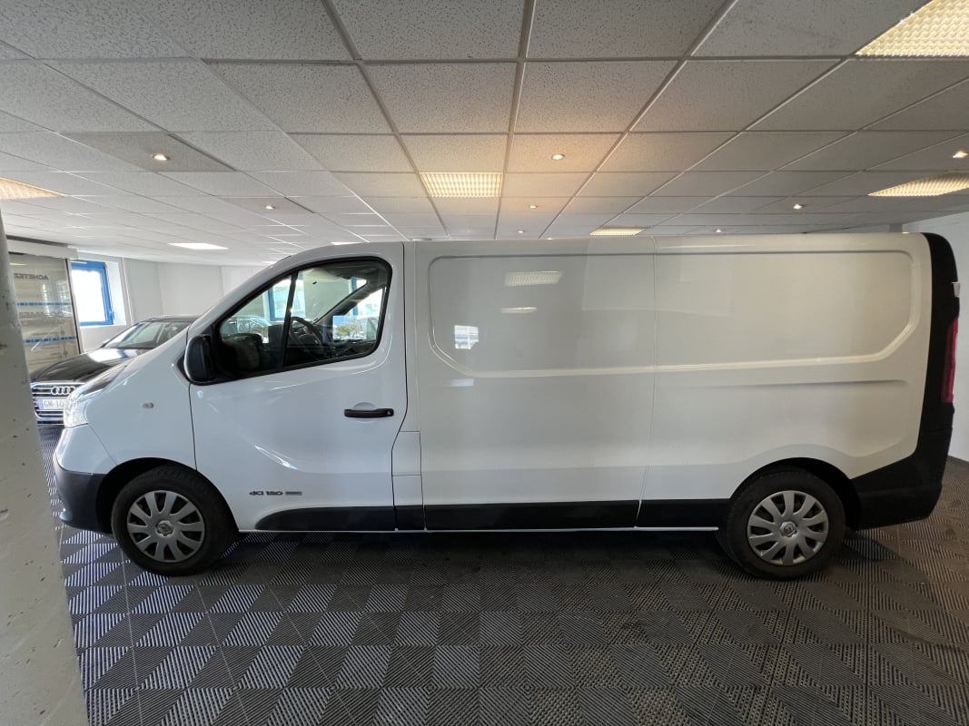 Renault Trafic L2H1 1.6 dCi 120 CV 1ère main Van Aménagé - Attelage GPS Radar AR Bluetooth — 23