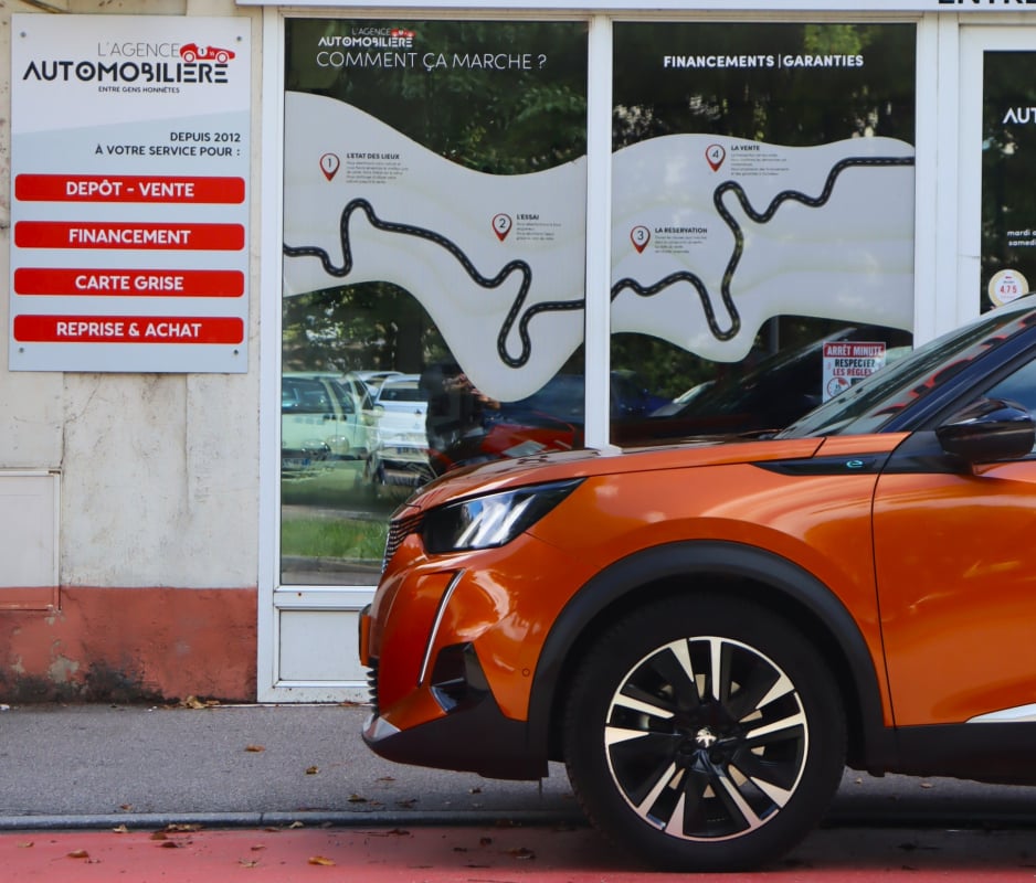 Peugeot 2008 e-2008 136 100kW GT (Batterie Garantie 2028, Toit ouvrant) — 2