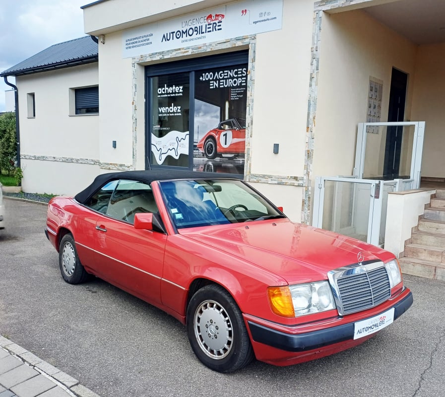 Mercedes-Benz 300 3.0 i Cabriolet 300 CE-24 220 CH 6 cylindres en ligne