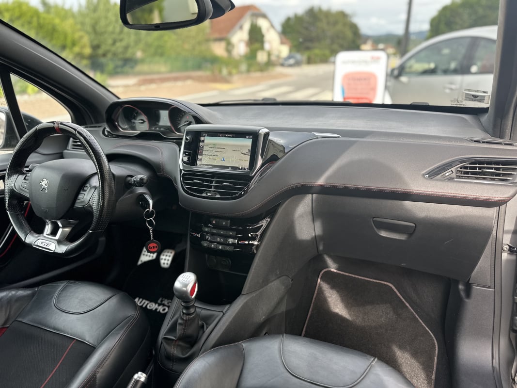 Peugeot 208 GTI 1.6 THP 208 ch Phase 2 3 Portes — 32