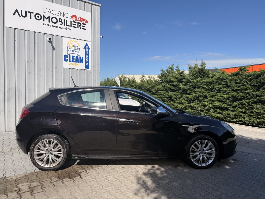 Alfa Romeo Alfa Romeo Giulietta 3 1.6 JTDM 120 S/S DISTINCTIVE boite auto — 2